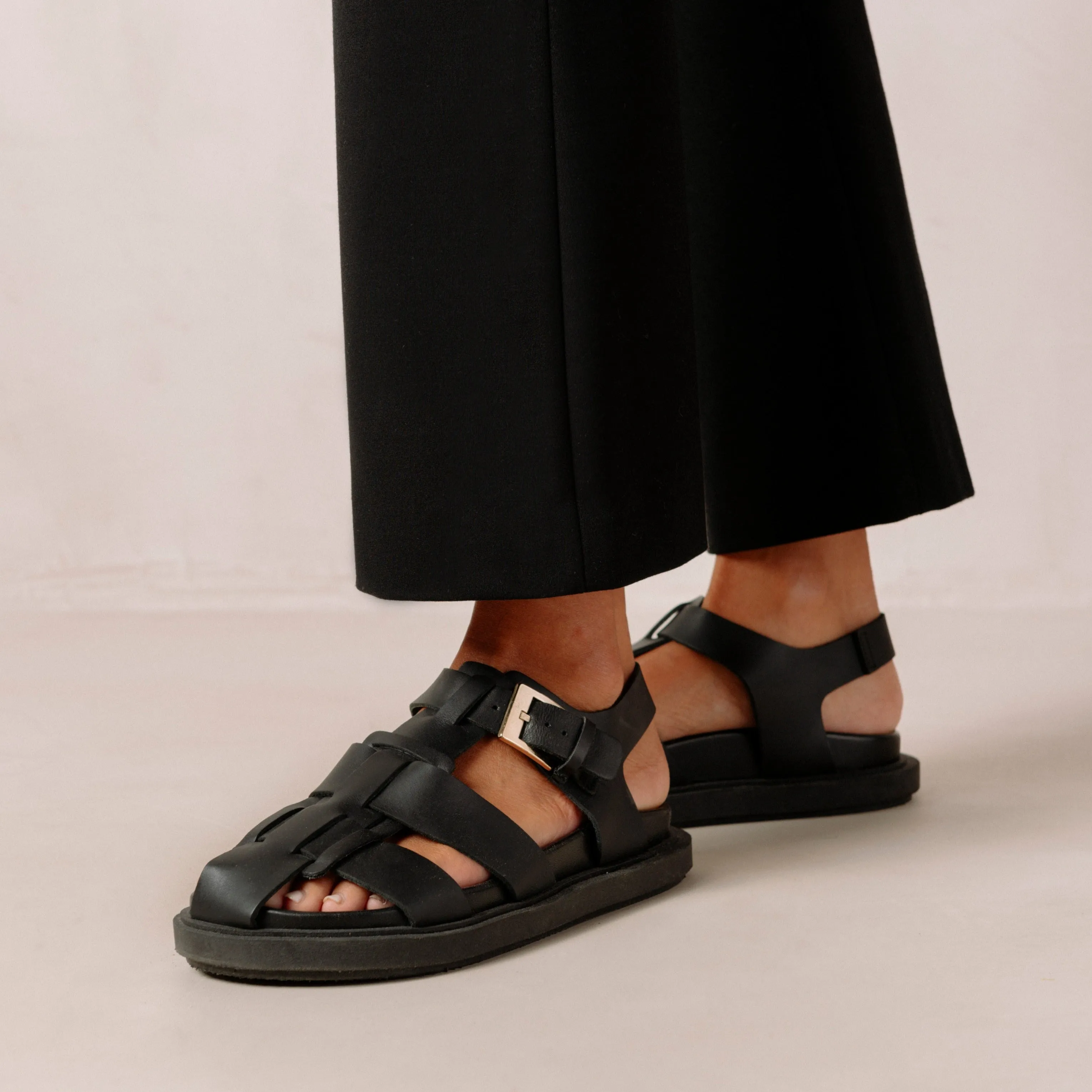 Backbone Black Clog