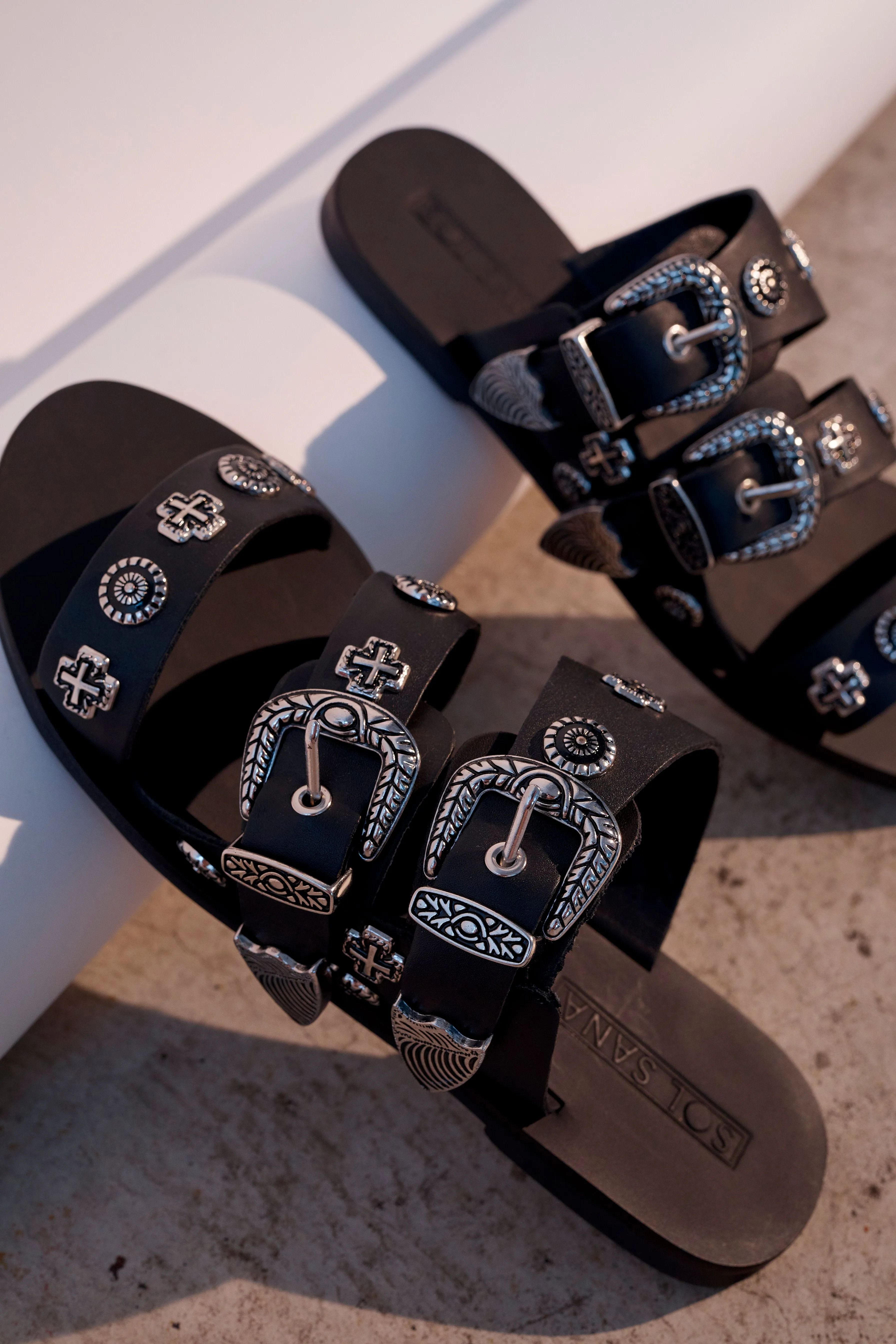 Eastwood Stud Slides - Black / Silver