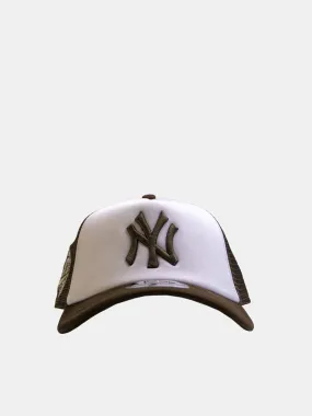 New Era 9FORTY New York Yankees Trucker - Olive / White